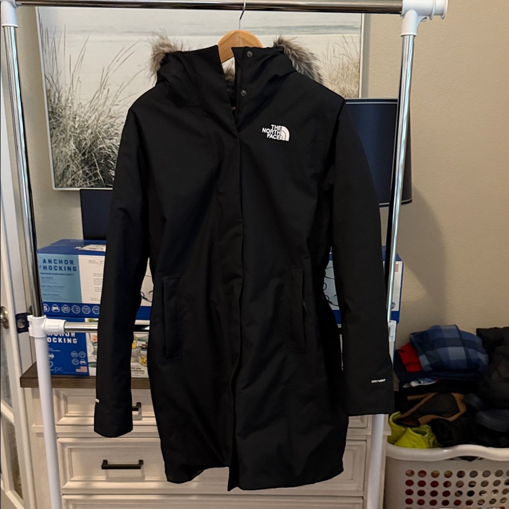The North Face Women's Arctic Parka Black Jacket